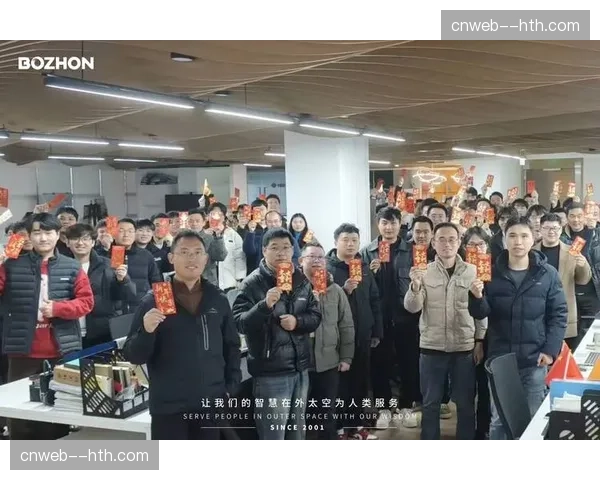 深圳青年人重新集结训练，俱乐部董事长给全队派发开工红包